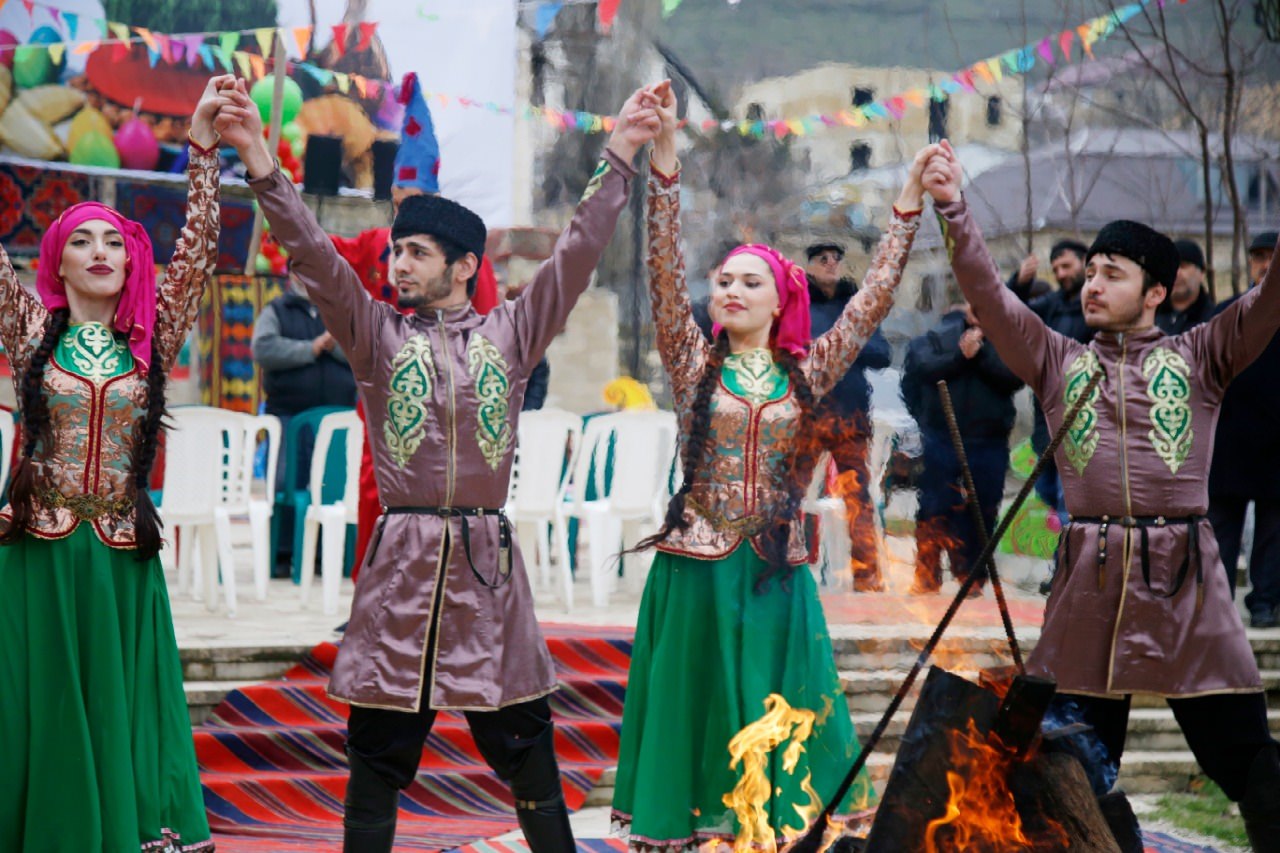 Новруз байрам кто отмечает. Национальный праздник Новруз байрам. Праздник Навруз в Азербайджане. Навруз Дербент 2022. Новруз байрам в Дагестане.