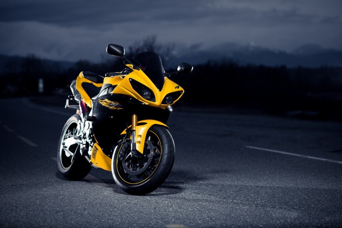 Желто черный мотоцикл