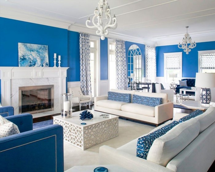 Синий цвет в гостиной
