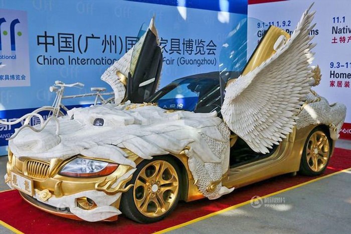 Автомобиль золотой дракон