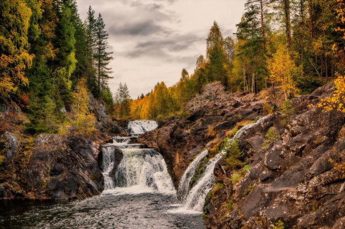 Рускеальские водопады осенью