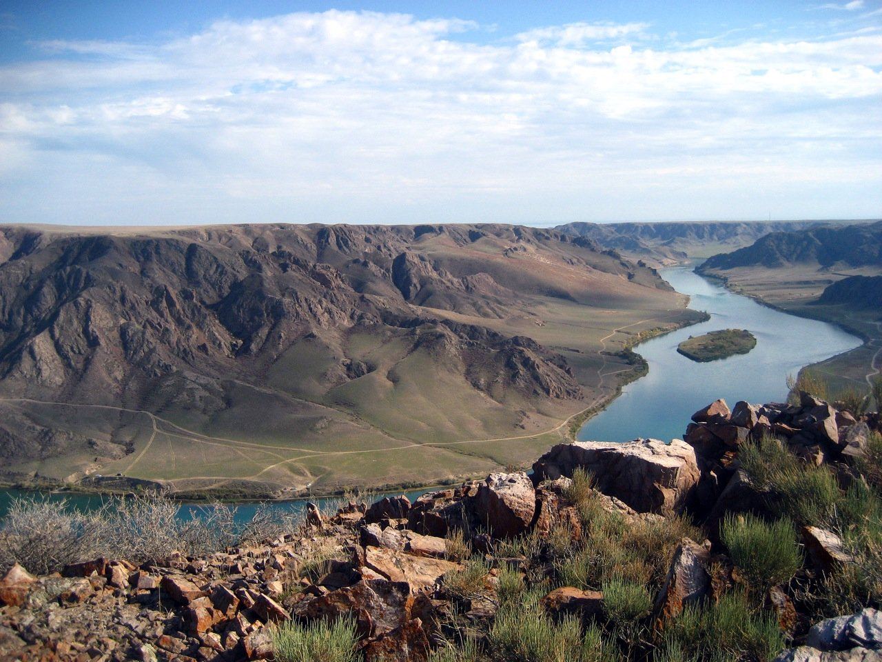 Самая большая река казахстана. Река или в Казахстане. Реки Казахстана. Или Казахстан. Река или фото.