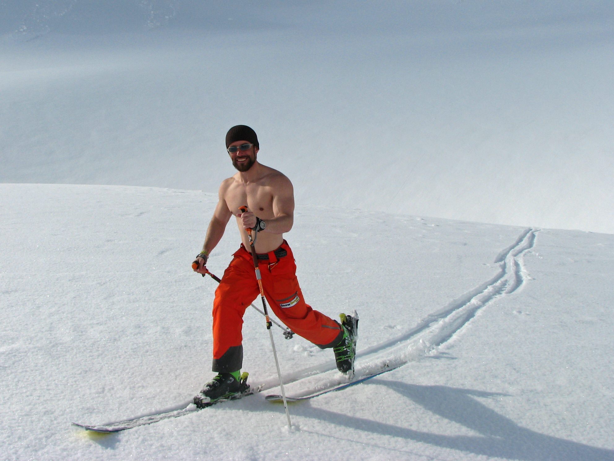 На этом снегу потерять лыжу значило тоже. Лыжи муж. Мужик на лыжах. Фигура "лыжник".