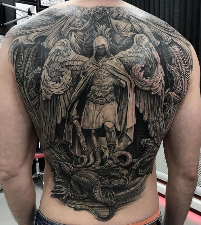 Татуировки во всю спину