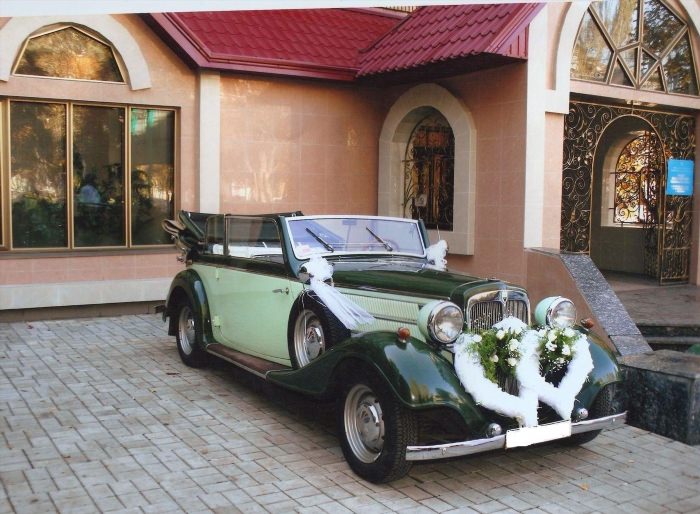 Ретро автомобиль на свадьбу