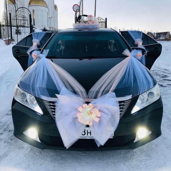Украшение капота машины на свадьбу