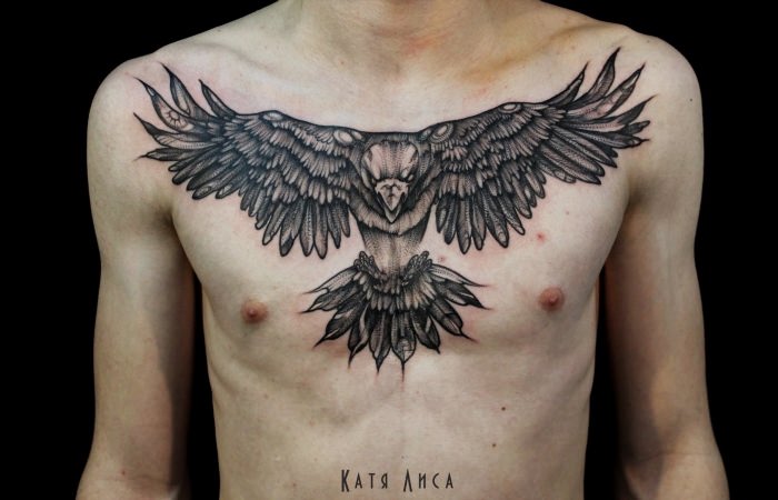 Татуировка орла на грудине