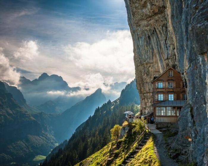 Необычные дома в горах