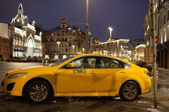 Грязная машина такси