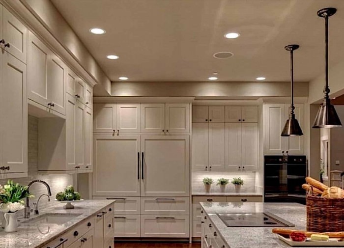 Расположение точечных светильников на кухне