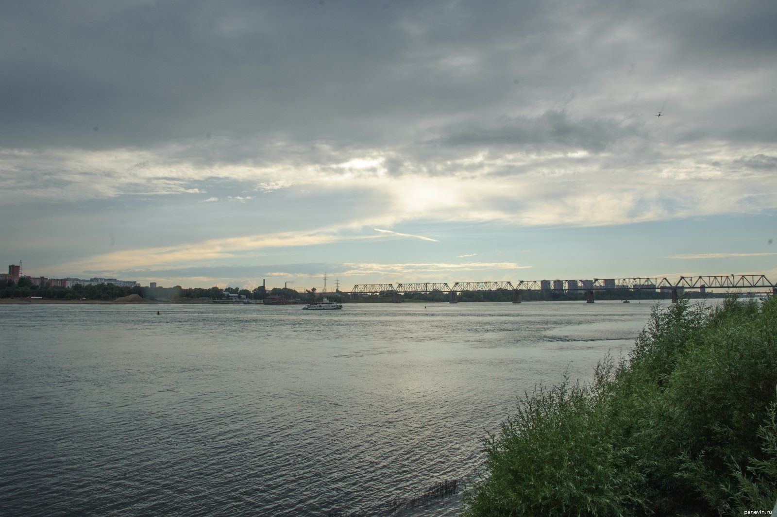 Включи обь. Река Обь. Обь Новосибирск. Река Обь НСК. Набережная реки Обь Новосибирск.