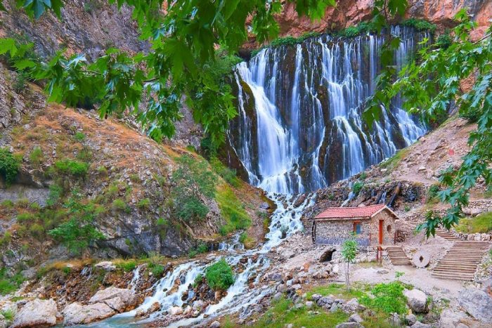 Каскадный водопад Турция