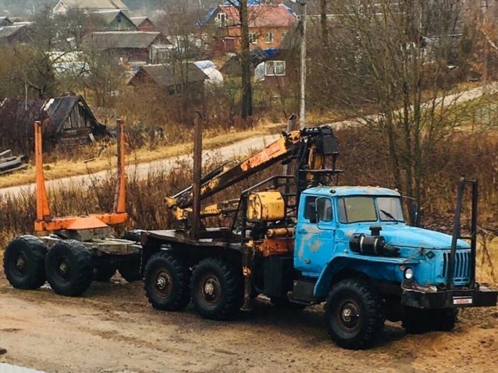 Урал грузовик лесовоз