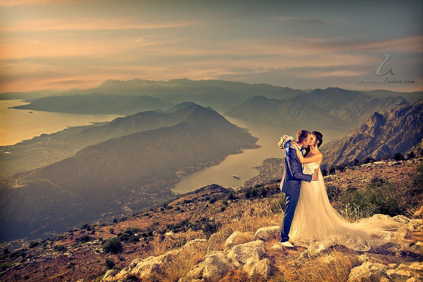 Идеи для фото в горах. Свадьба в горах. Невеста в горах. Жених и невеста в горах. Свадебная фотосессия в горах.