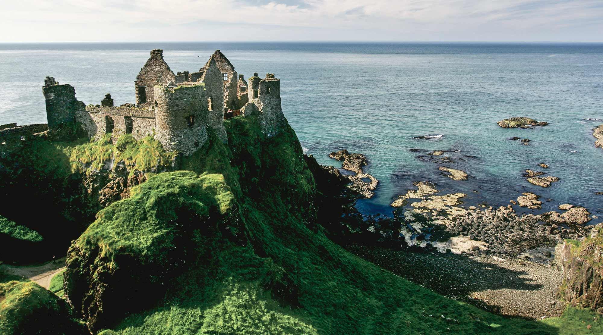 замок данлюс в северной ирландии