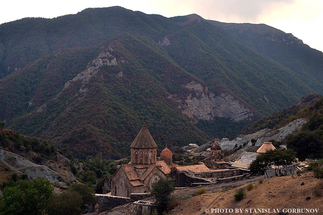 Арцах нагорный. Карабах Дадиванк. Амарас монастырь Нагорный Карабах. Армения горы Арцах. Дади Ванк Нагорный Карабах.