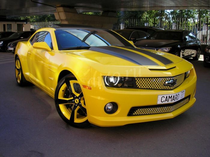 Машина с желтыми дисками