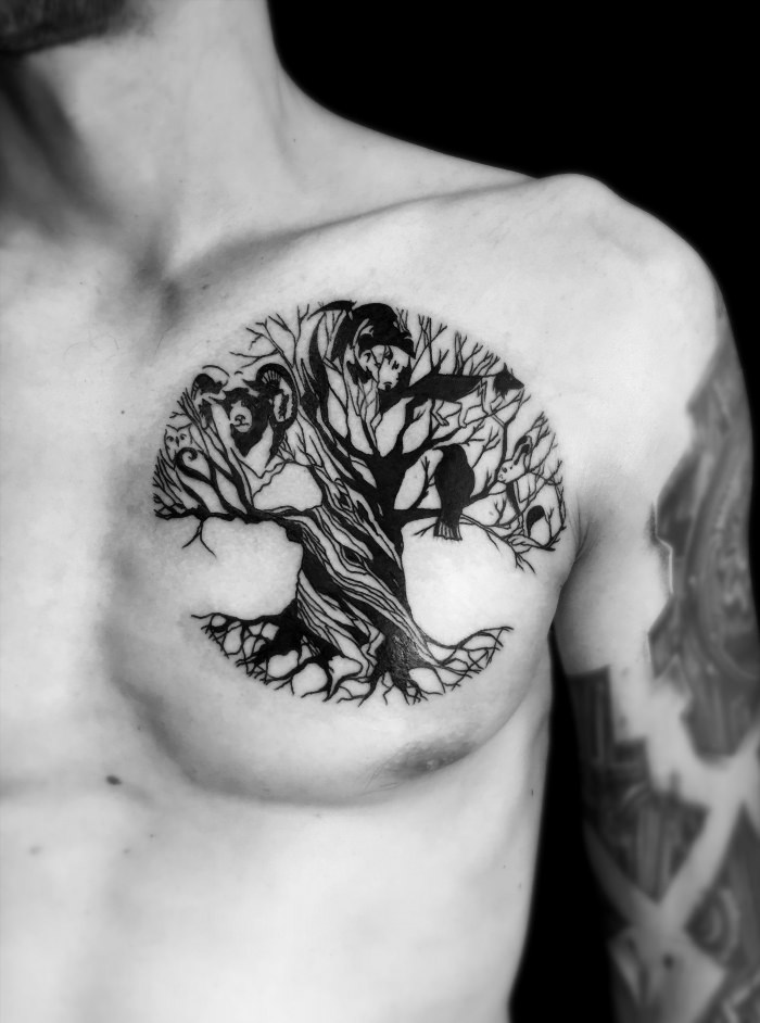 Эскизы мужских татуировок на грудину