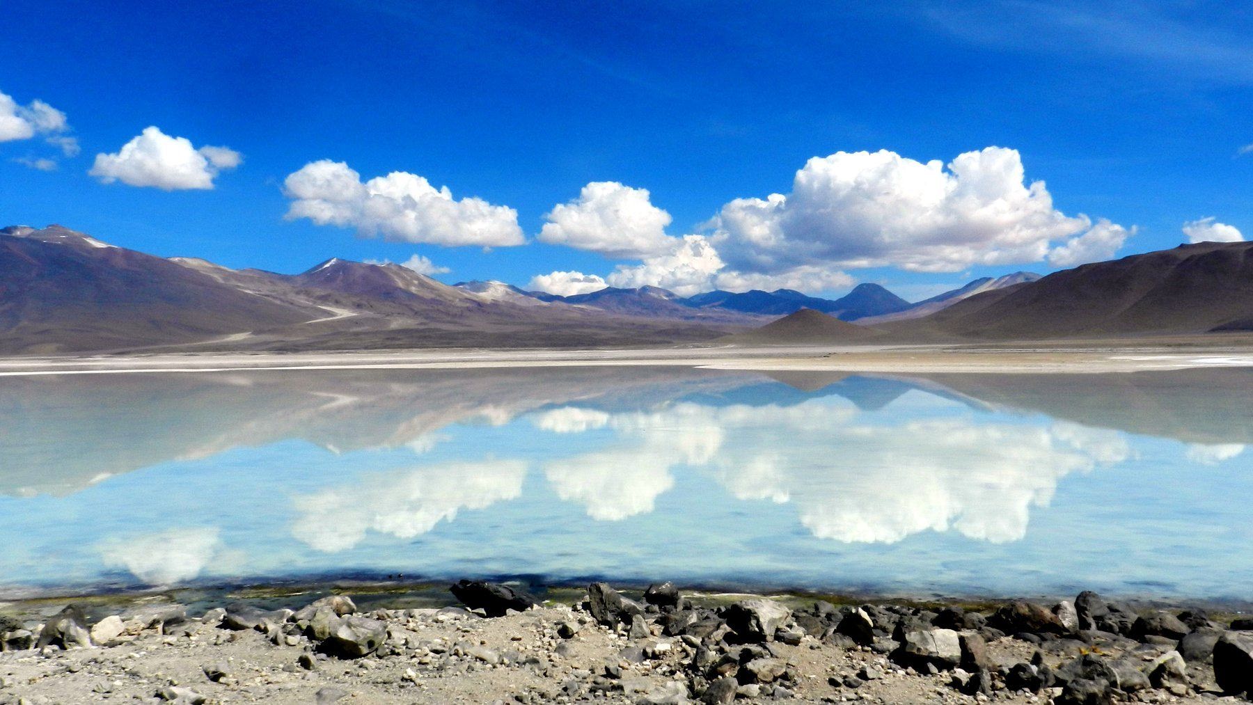 Самые большие озера азии. Боливия. Чили природа. Крупные озера Чили. Боливия большое озеро.