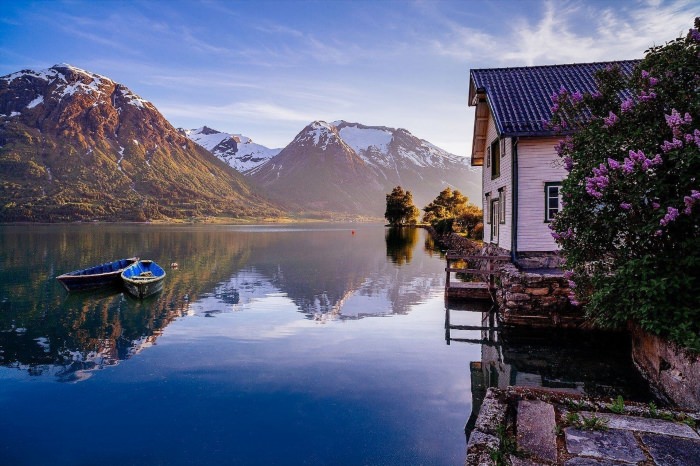 Норвегия дом у озера