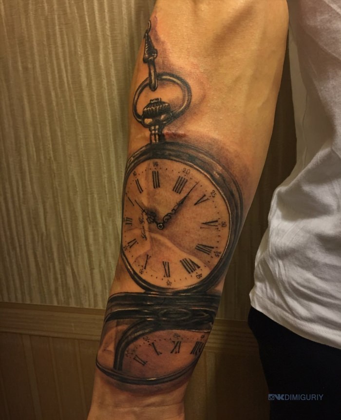 Татуировка часы на руке