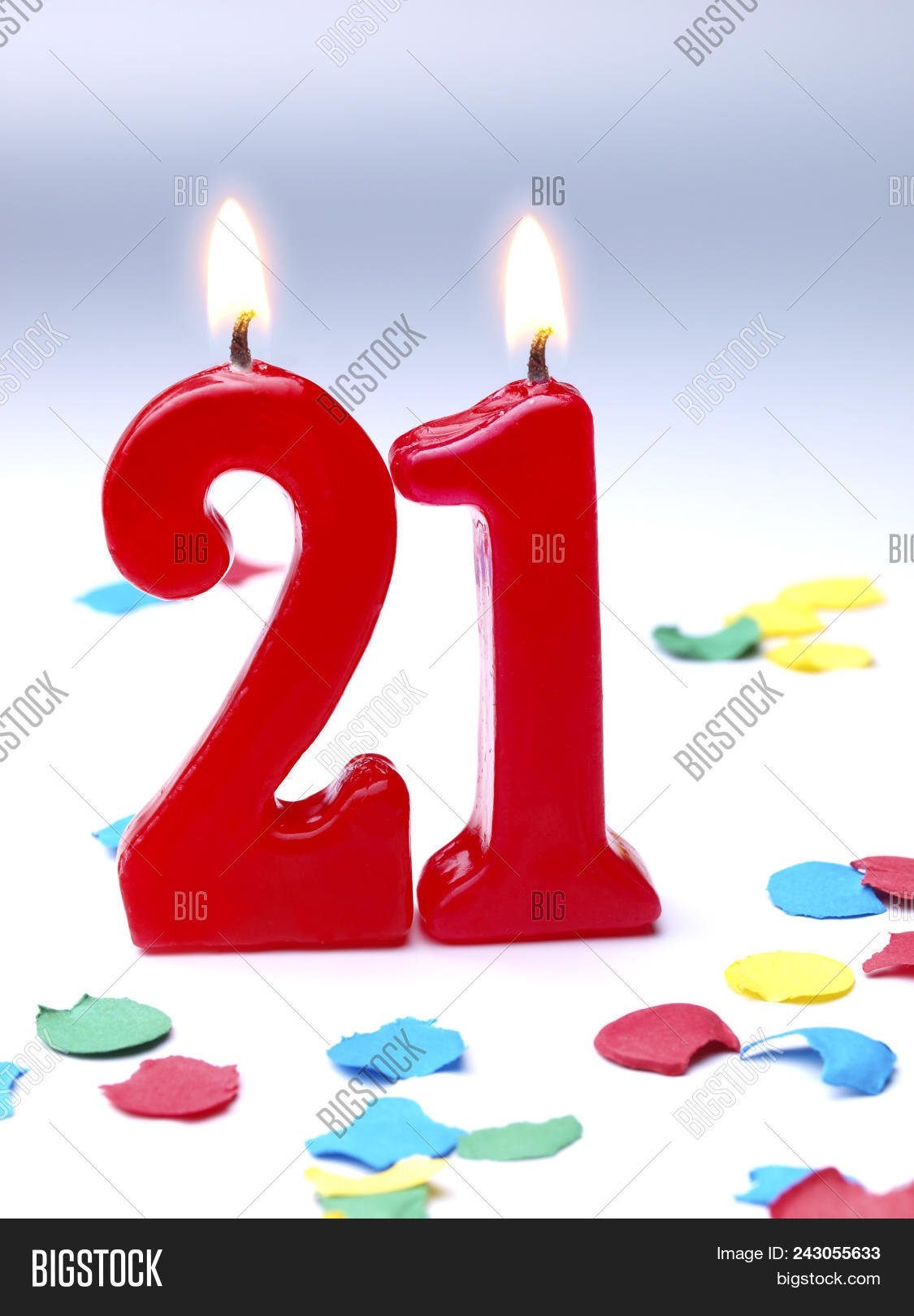 17 апреля 21 год. С днем рождения 21. С днём рождения 21 год. Открытки с днём рождения 21 год. 21 Годик с днем рождения.