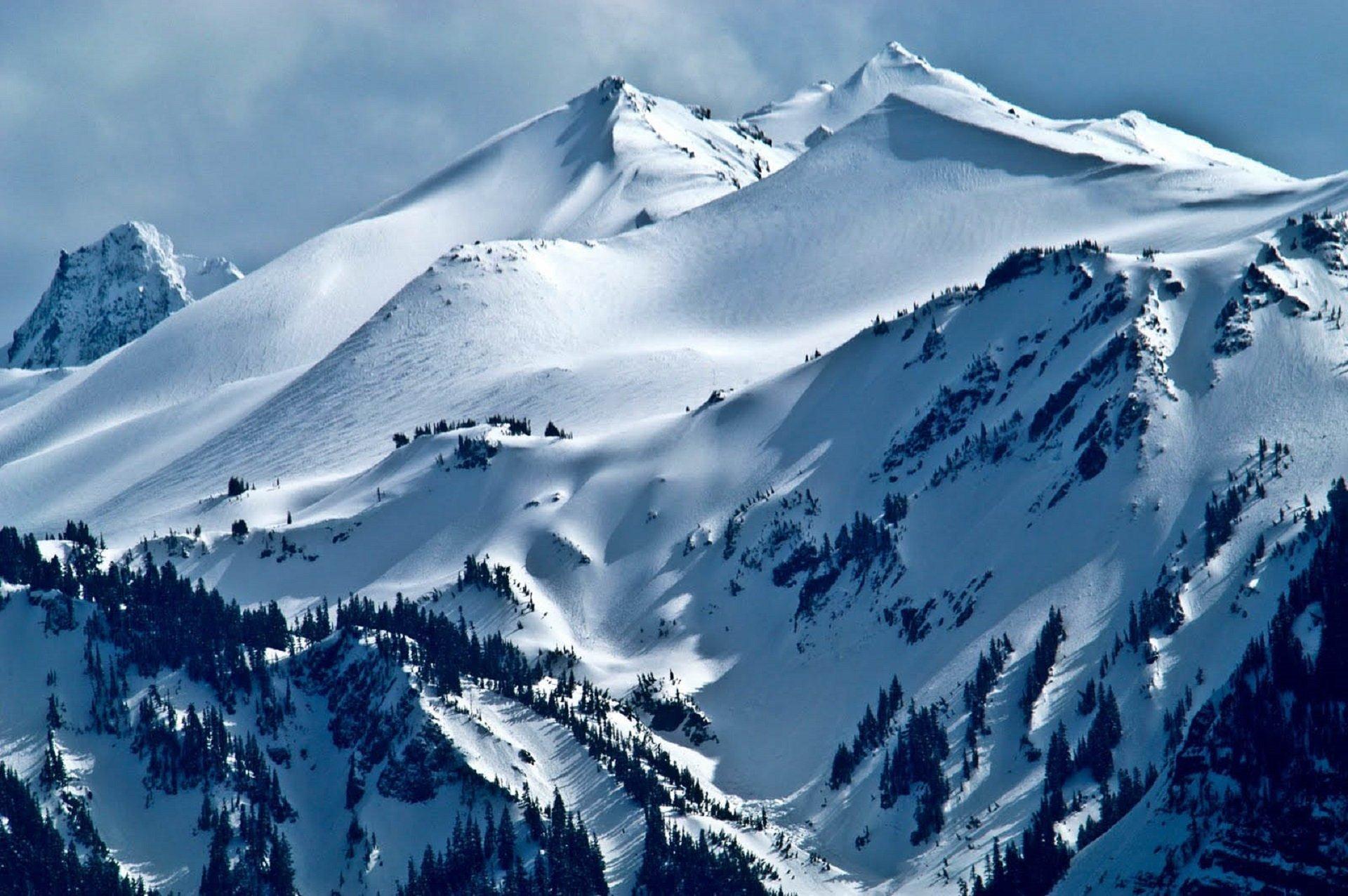 Самые снежные горы. Гора Мамисон. Альпийский пик — гора Мон Блан. Гора Снежная Приморский край. Снежные горы панарамакыргызстана.