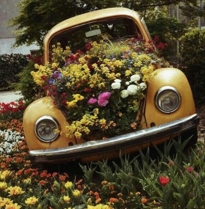 Ретро машина с цветами