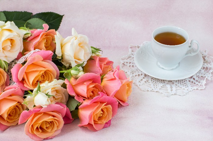 Красивый букет чайных роз