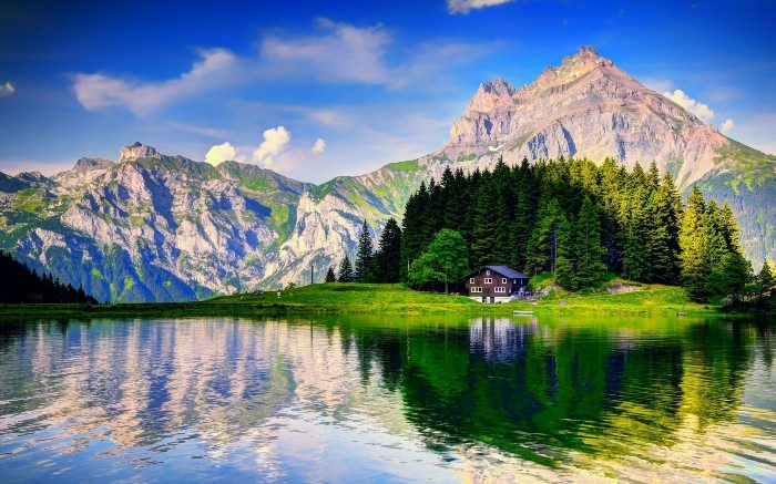 Горное озеро в Альпах