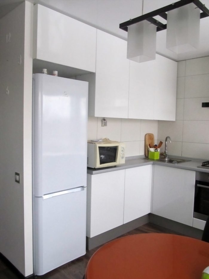 Расположение холодильника на кухне