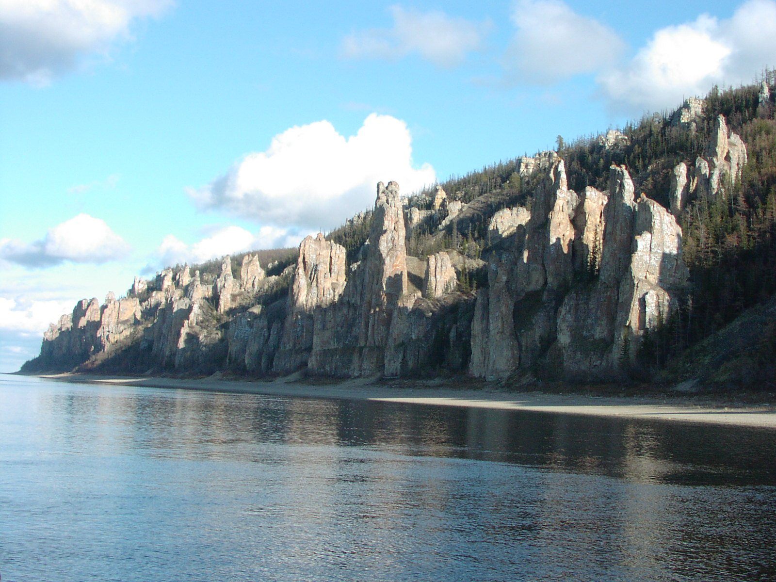 памятник реке лена