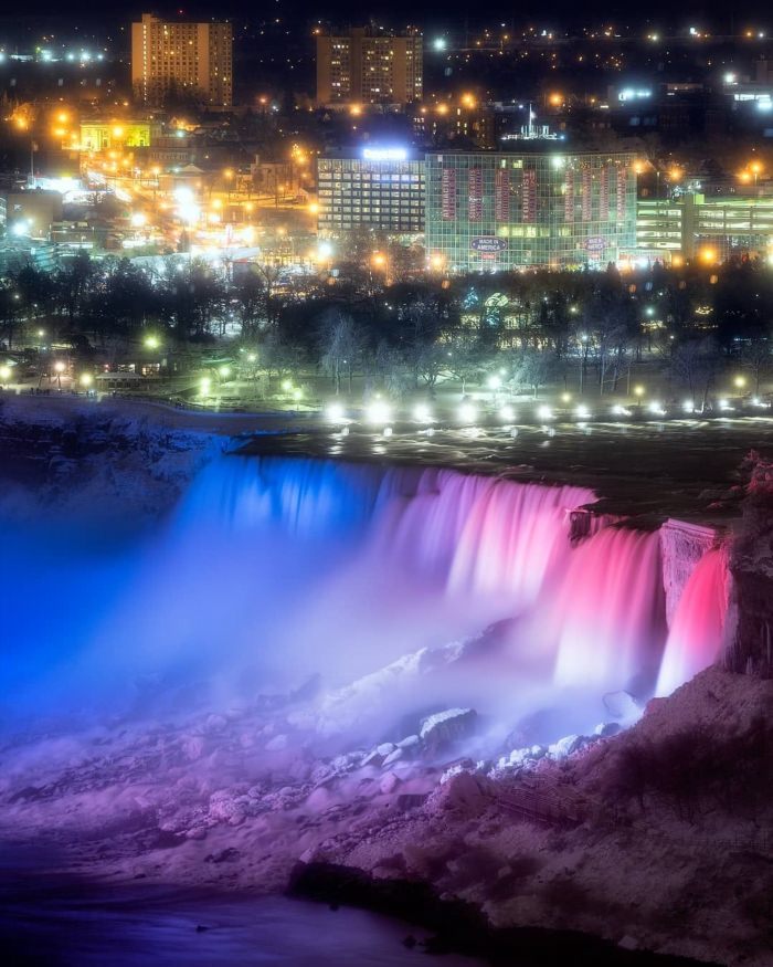 Ниагарский водопад Канада ночью