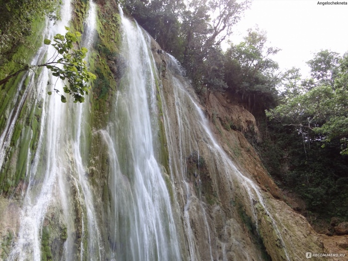 Самана водопады остров