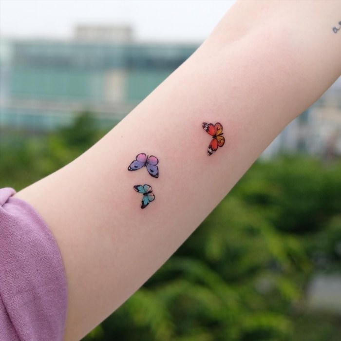 Маленькие цветные татуировки
